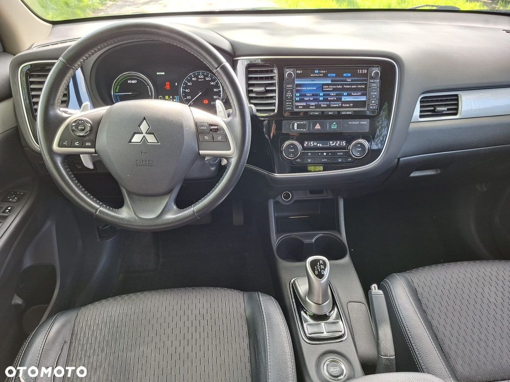 Mitsubishi Outlander Instyle NAVI - 12