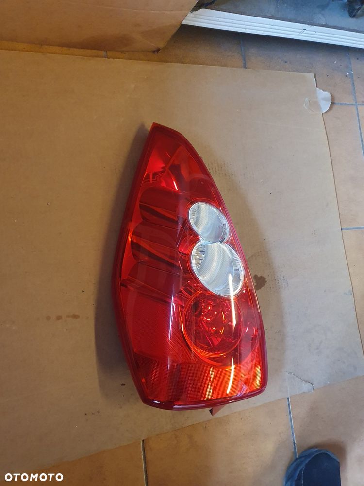 LAMPA LEWY TYŁ MAZDA 5 - 2