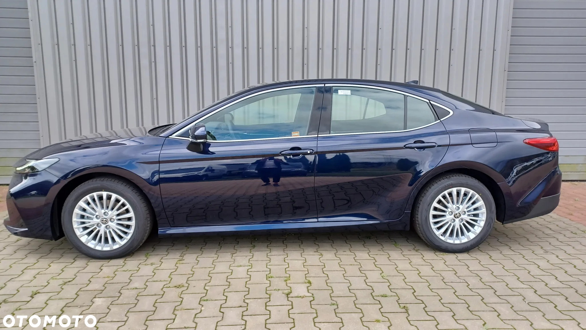 Toyota Camry 2.5 Hybrid Dynamic Force Comfort e-CVT - 2