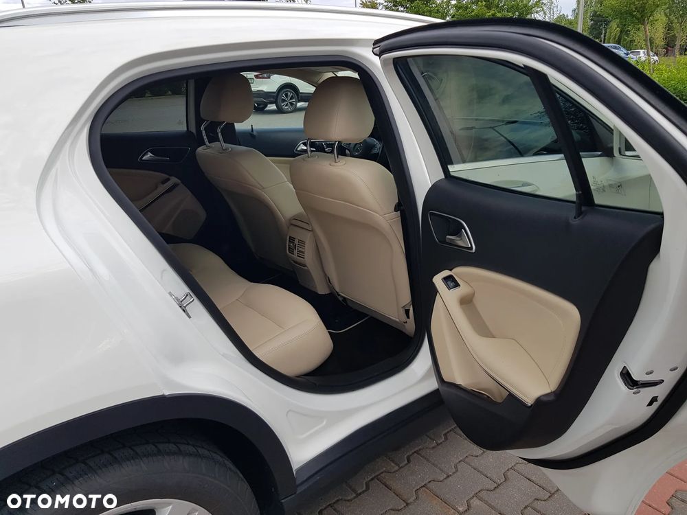 Mercedes-Benz GLA 250 7G-DCT - 11