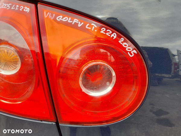 VW GOLF V LAMPA LEWY TYŁ LEWA TYLNA KLAPA KLAPĘ