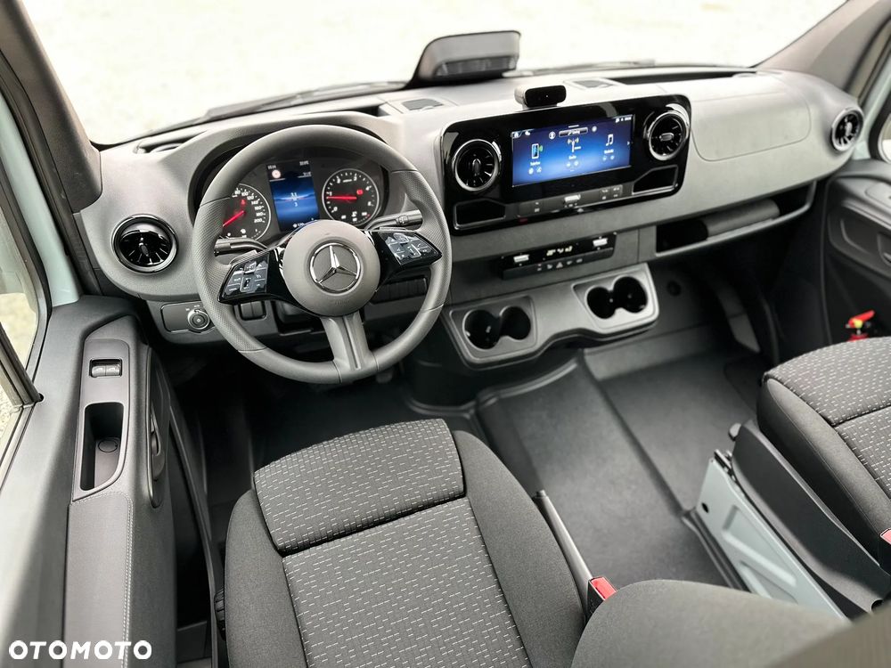 Mercedes-Benz Sprinter - 32