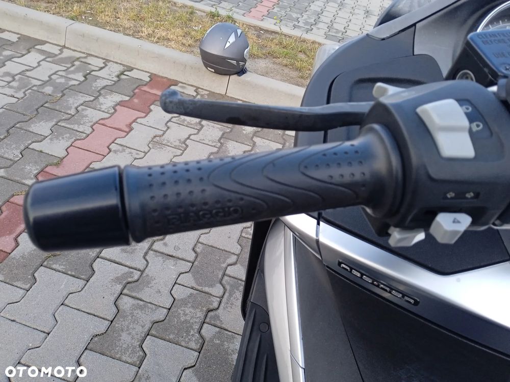 Piaggio X10 - 9