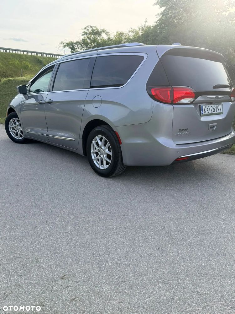 Chrysler Pacifica - 13