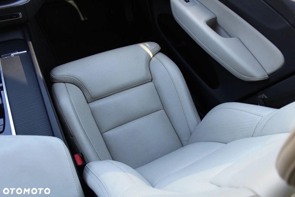 Volvo XC 60 B4 D AWD Geartronic Momentum Pro - 22