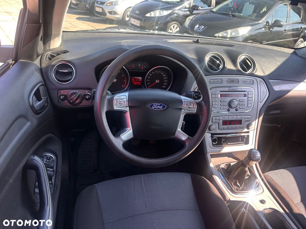 Ford Mondeo 1.6 Titanium - 23