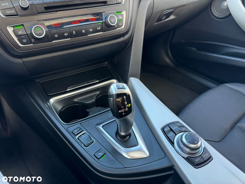 BMW Seria 3 328i Sport Line - 19