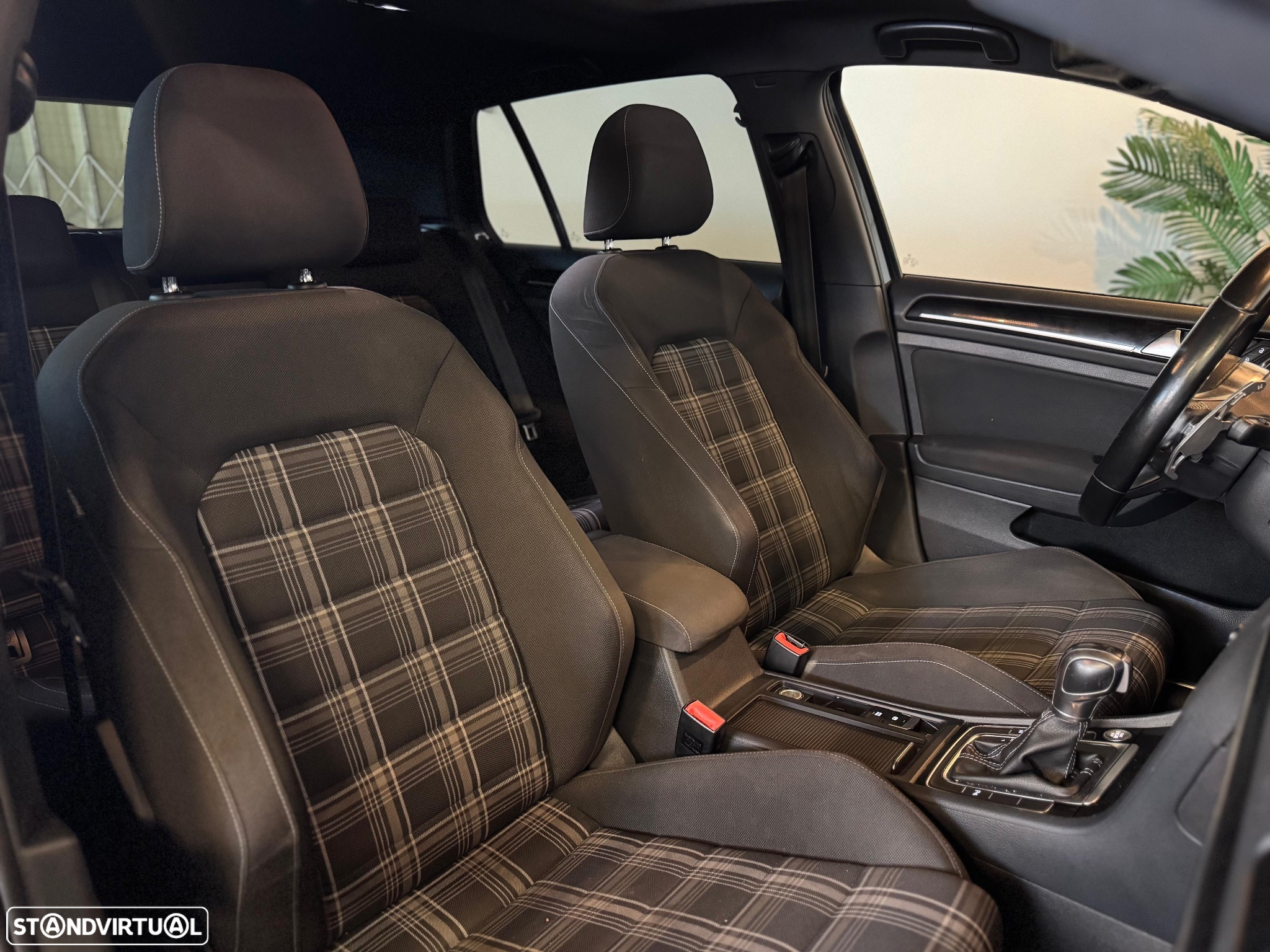 VW Golf 2.0 TDI GTD DSG - 30