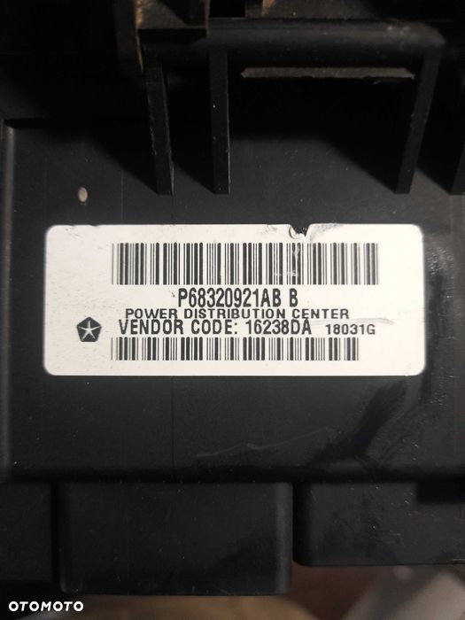 skrzynka bezpieczników jeep grand cherokee wk2 srt - 4