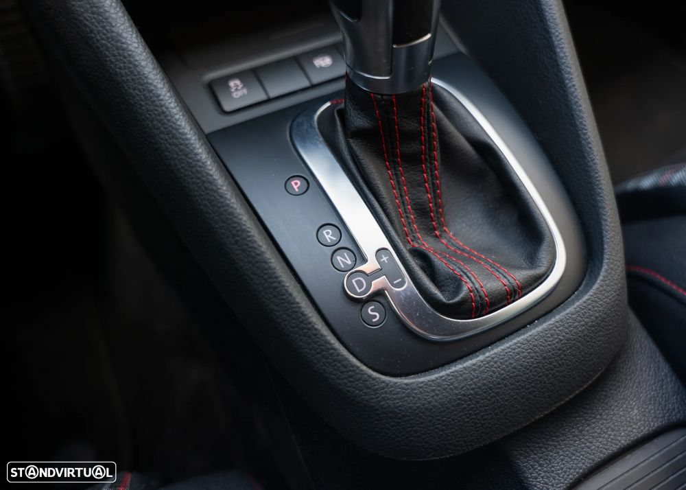 VW Golf 2.0 GTI DSG - 23