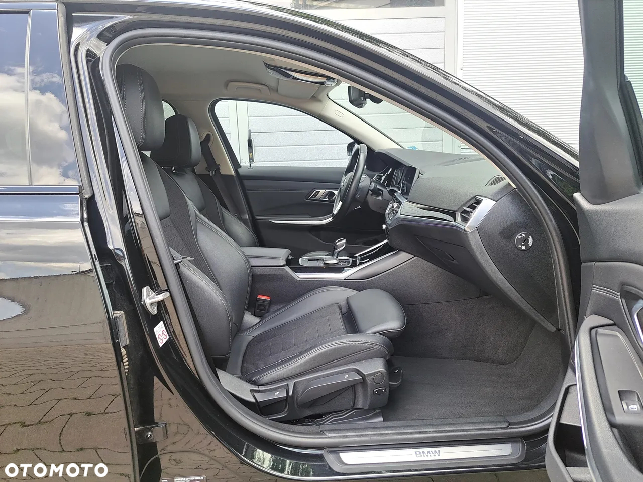 BMW Seria 3 318i Sport - 11