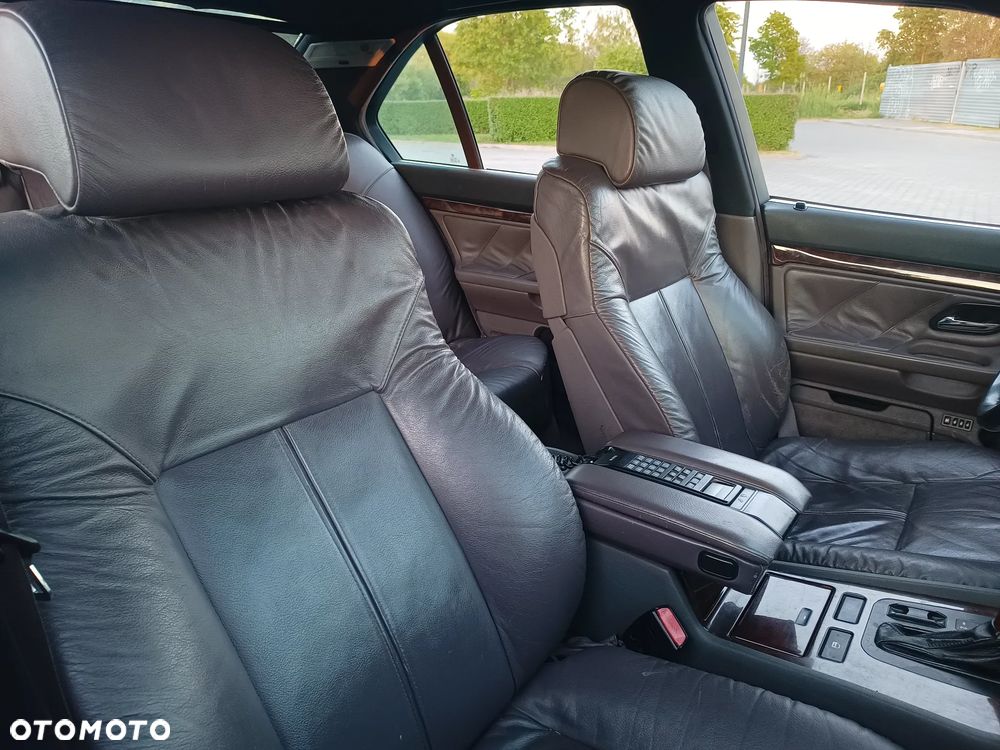 BMW Seria 7 740i V8 - 26