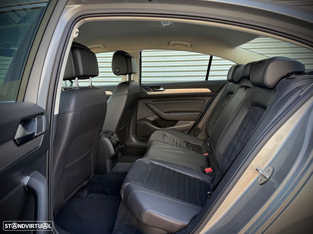 VW Passat 2.0 TDI Highline - 11