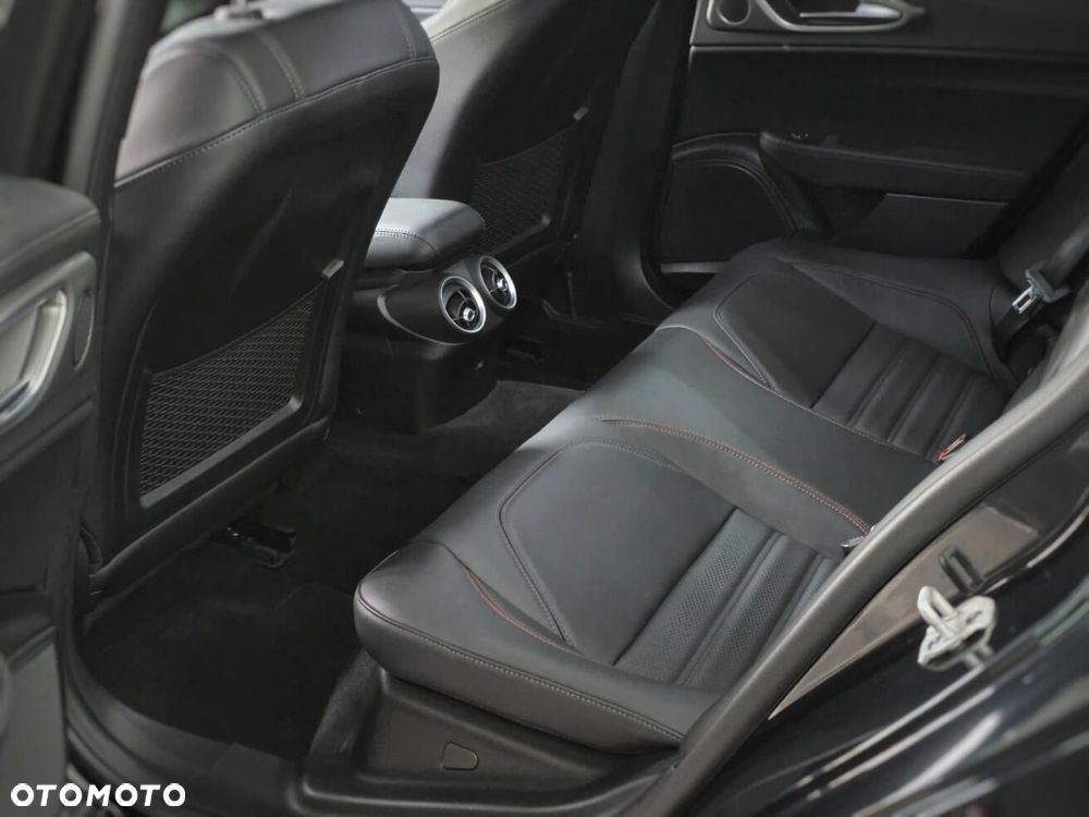 Alfa Romeo Giulia 2.0 Turbo Competizione Q4 - 7