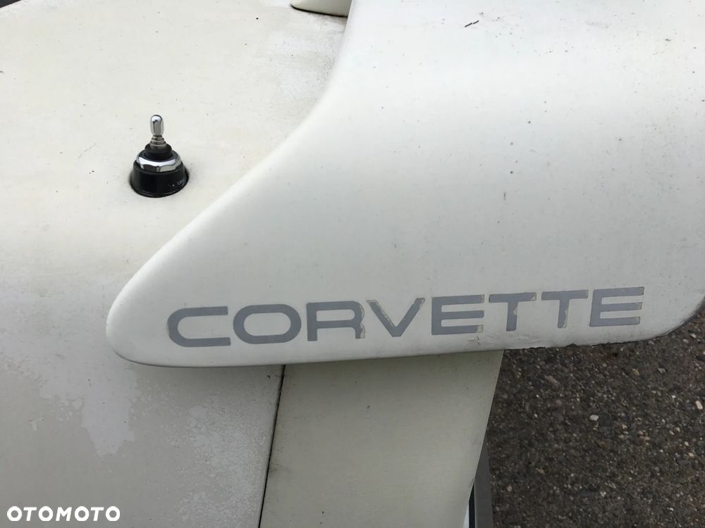 Chevrolet Corvette - 20