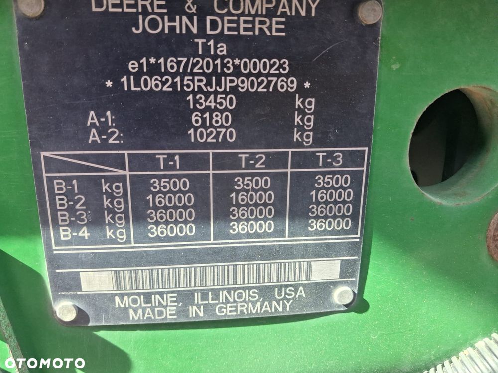 John Deere 6215R - 11