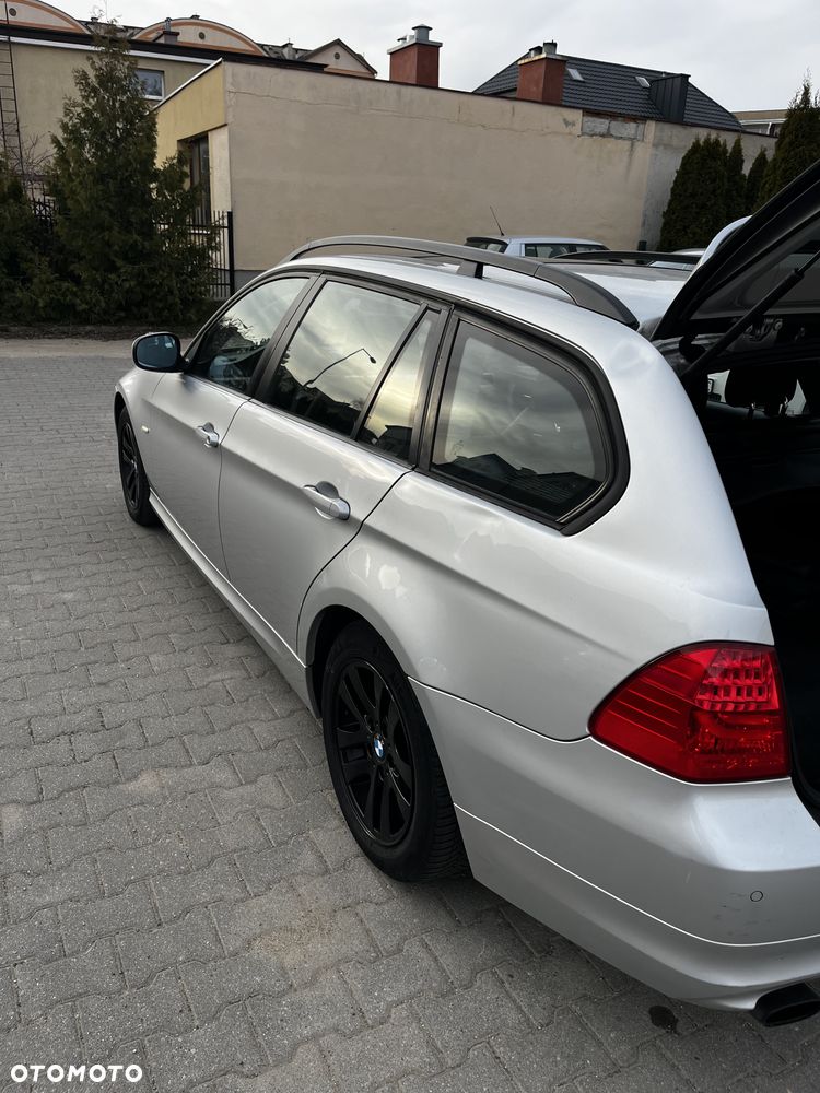 BMW Seria 3 320i - 4