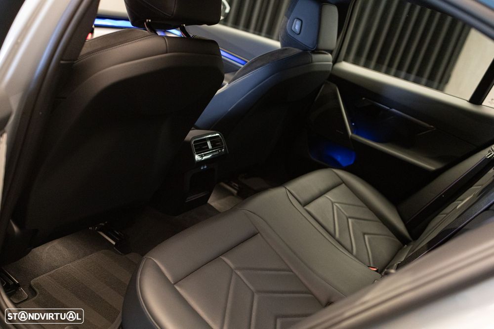 BMW 530 e Pack Desportivo M Pro - 25