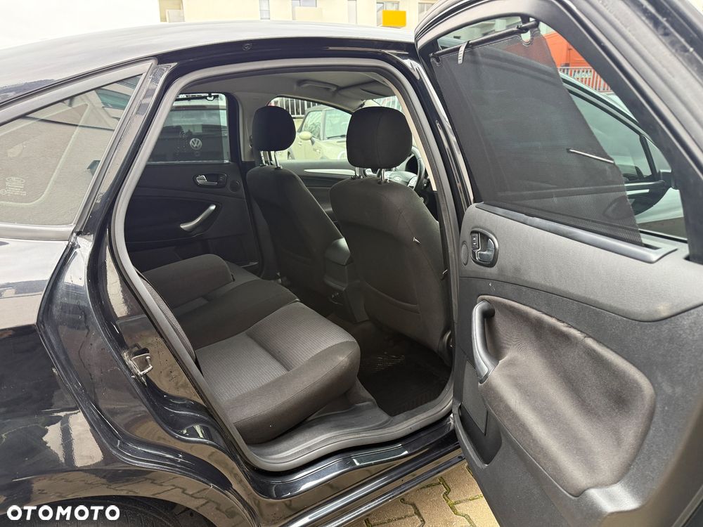 Ford Mondeo 2.0 TDCi Ambiente - 13