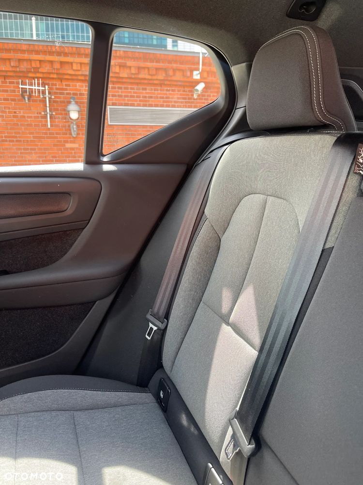 Volvo XC 40 B4 Plus Black Edition - 22