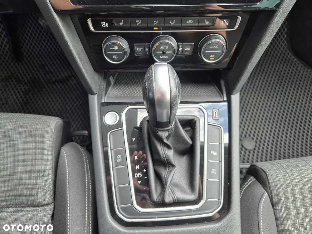 Volkswagen Passat 2.0 TDI SCR DSG Business - 17