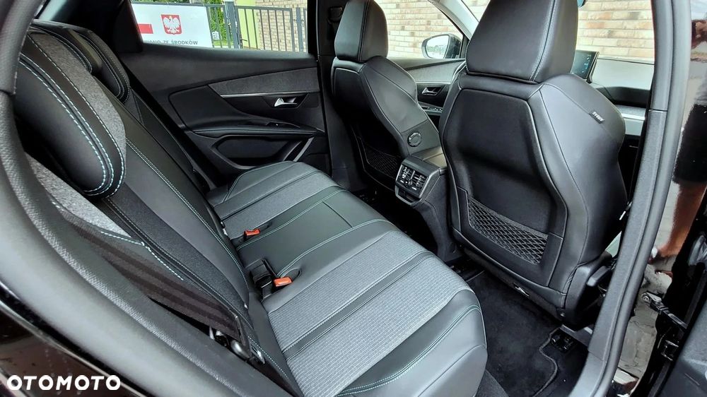 Peugeot 3008 1.6 PureTech HYbrid GT Line S&S EAT8 - 12