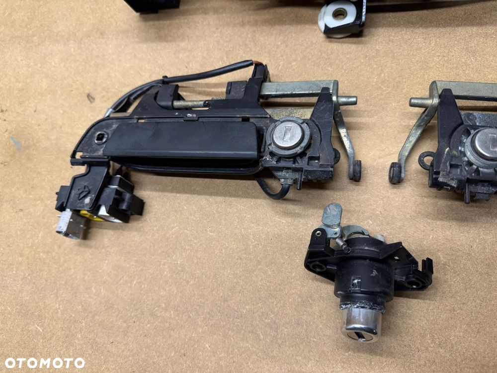 STACYJKA BMW E34 E32 LIFT ZESTAW WKŁADEK KLAMKI KLUCZYK KLAMKA LEWA PRAWA ZAMEK TYŁ KLAPY M60 540i 740i V8 RARYTAS - 3