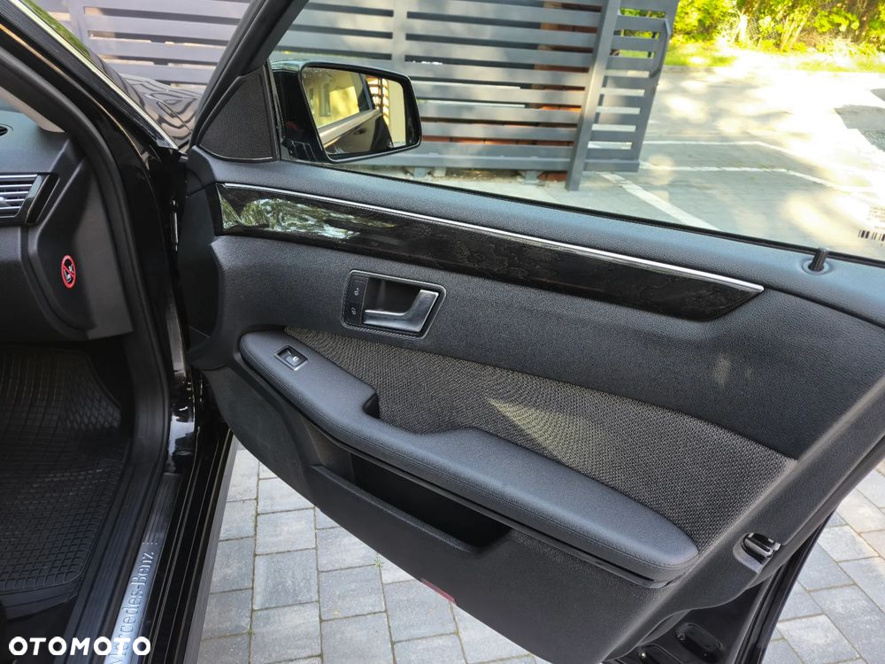 Mercedes-Benz Klasa E 200 BlueEFFICIENCY 7G-TRONIC Avantgarde - 22