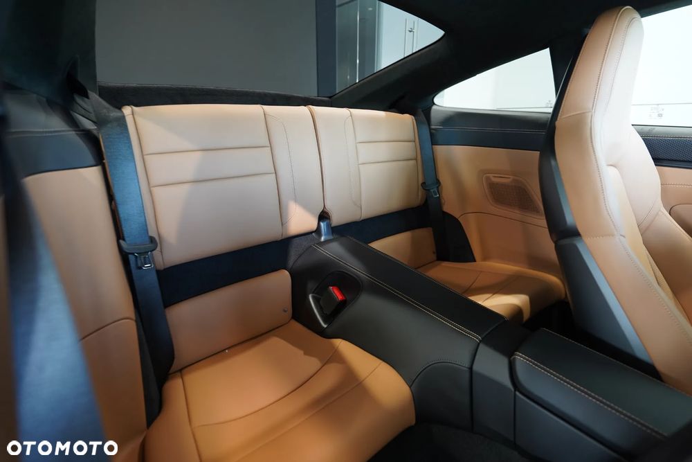 Porsche 911 GT3 Touring PDK - 11