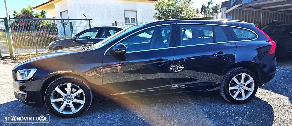 Volvo V60 2.0 D2 Momentum - 3