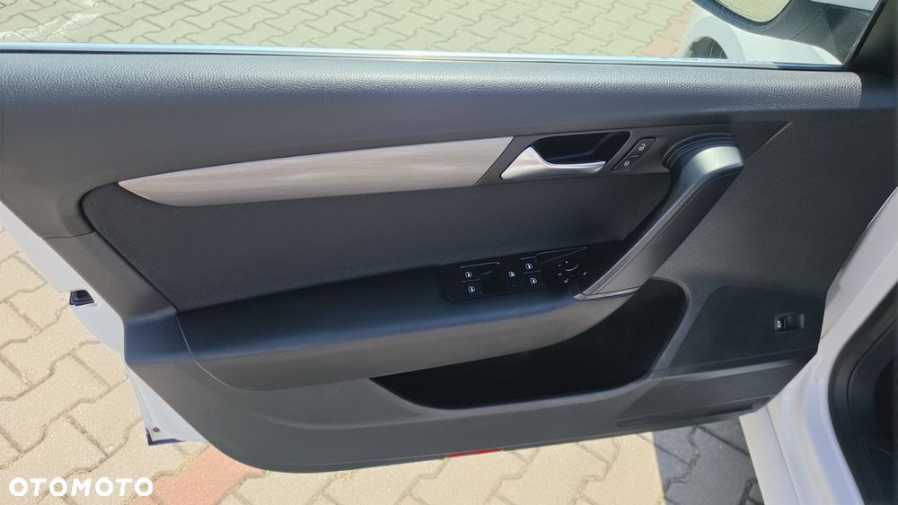 Volkswagen Passat 2.0 TDI Highline - 28
