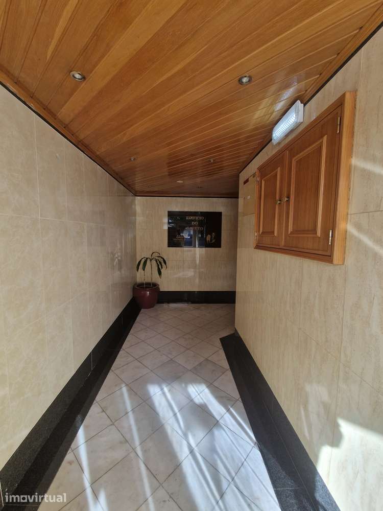Apartamento T2 à venda na Praça Helena Vaz da Silva, 7 - Grande imagem: 3/15