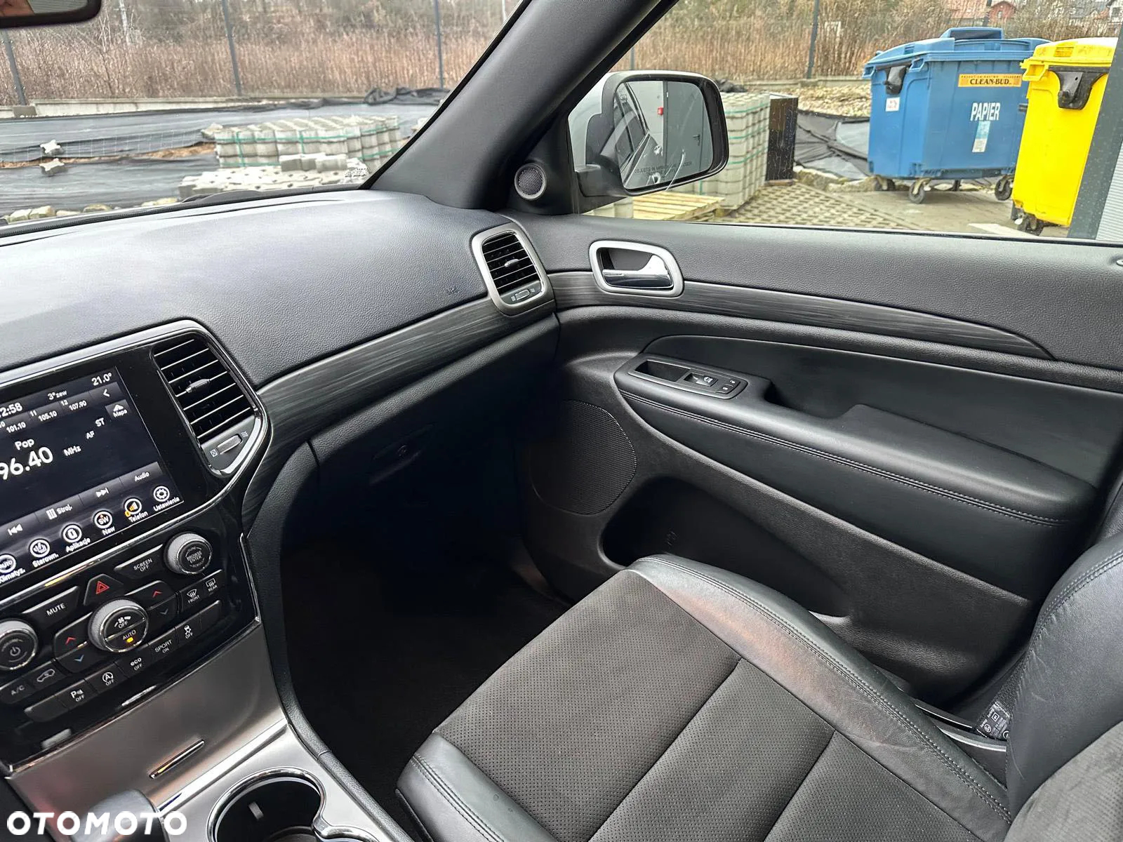 Jeep Grand Cherokee - 28