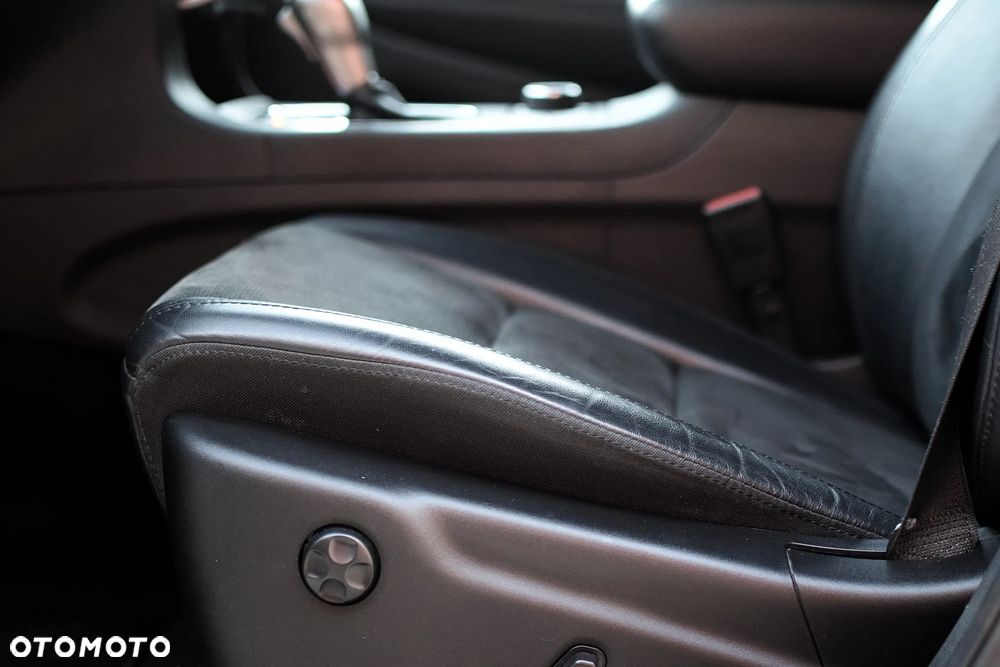 Jeep Grand Cherokee - 30