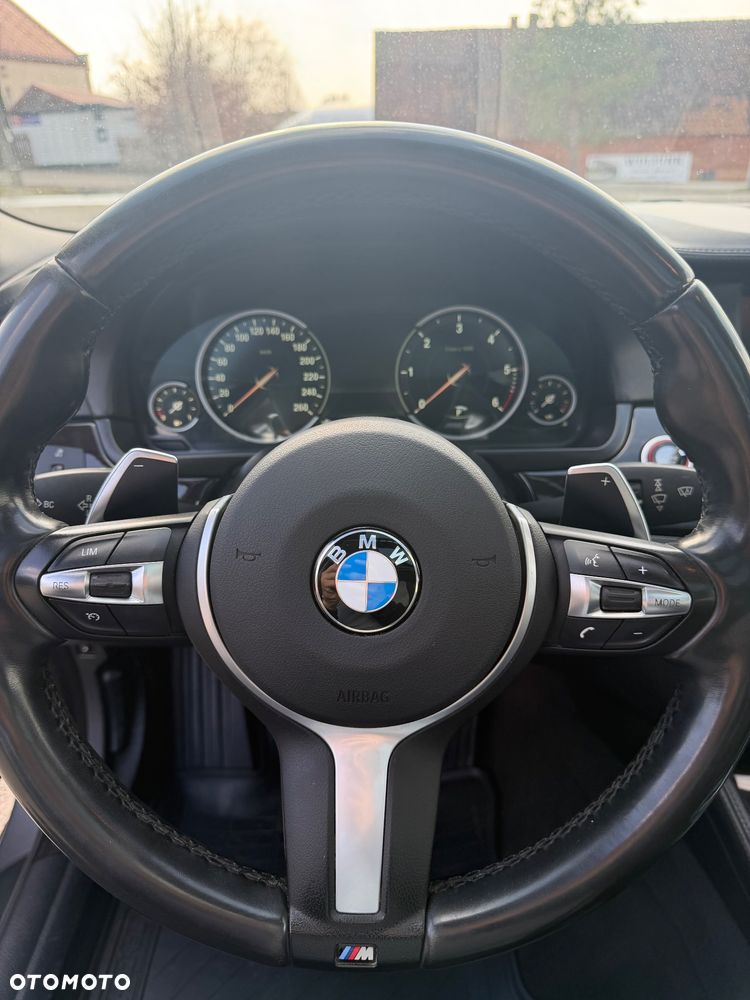 BMW Seria 5 525d xDrive Sport-Aut - 24