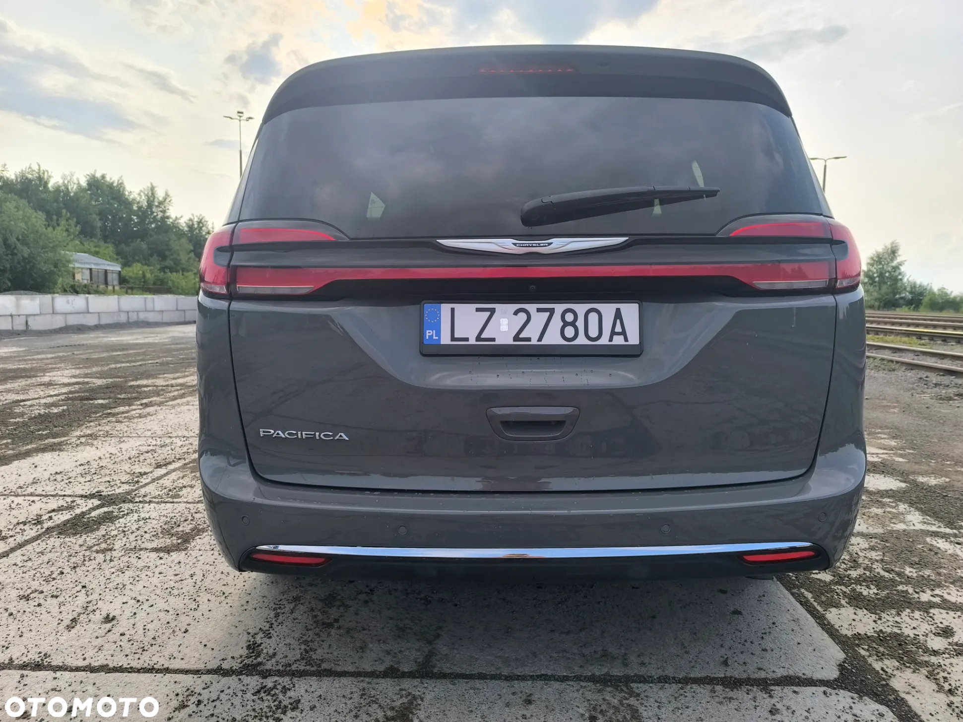 Chrysler Pacifica - 11