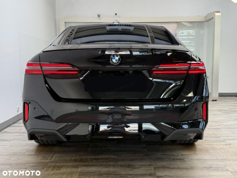 BMW Seria 5 520i mHEV M Sport - 5