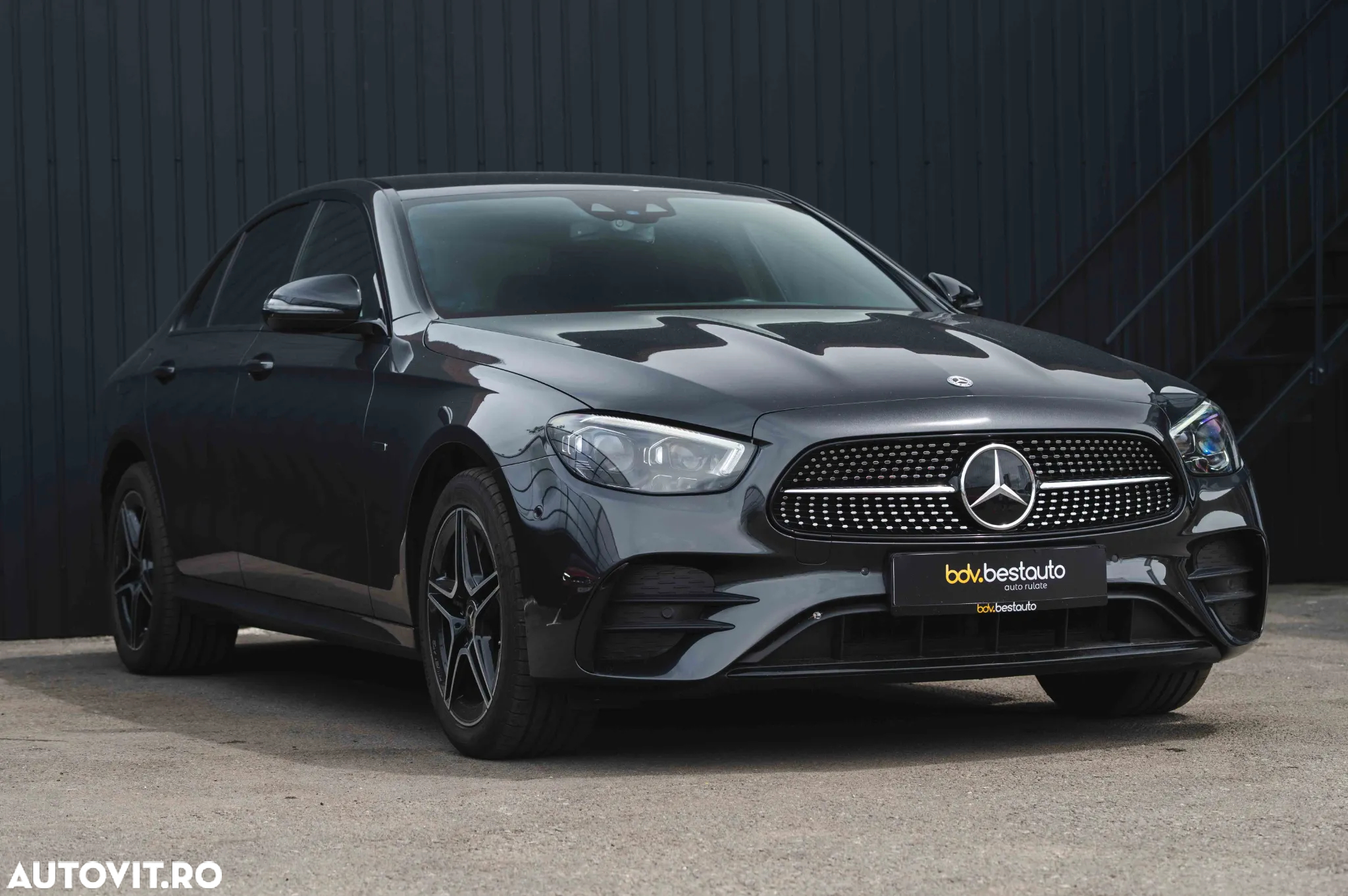 Mercedes-Benz E 300e 4Matic 9G-TRONIC Edition AMG Line - 33