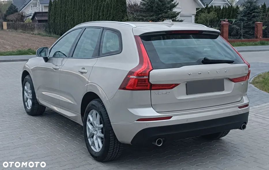 Volvo XC 60 T4 Momentum - 3