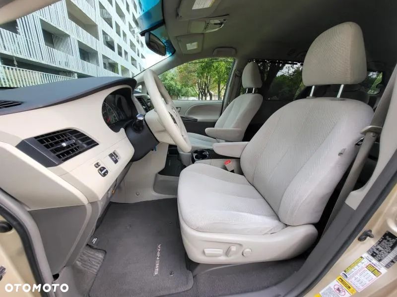 Toyota Sienna 3.5 V6 SE - 5