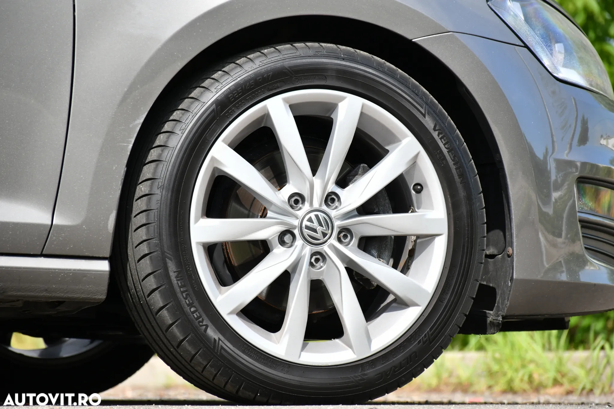 Volkswagen Golf 1.6 TDI DPF BMT Highline - 13