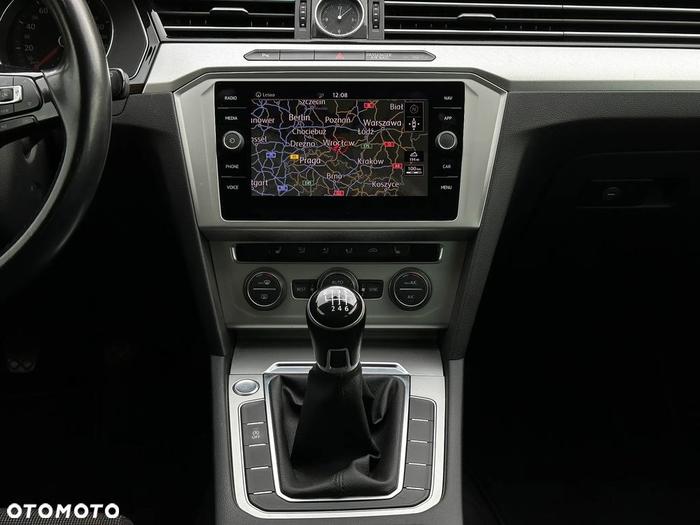 Volkswagen Passat - 11
