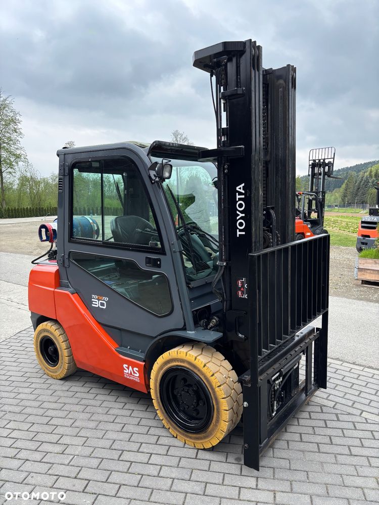 Toyota 8FGF30  Tonero 3t Tony LPG BENZYNA triplex GWARANCJA DOSTAWA CAŁY KRAJ - 4
