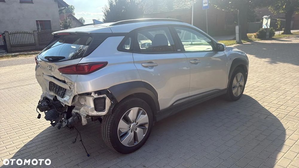 Hyundai Kona - 32