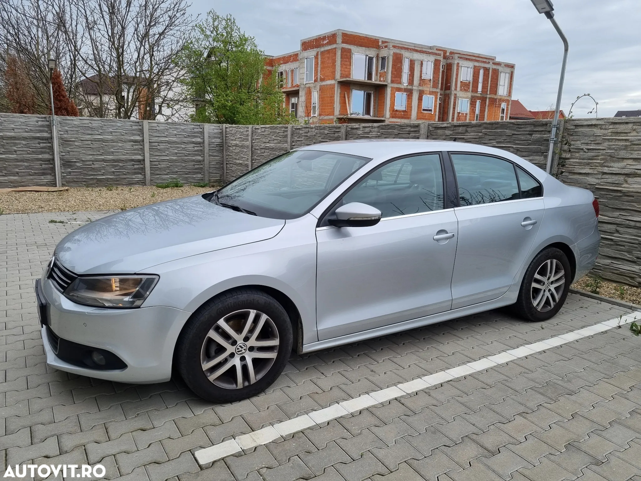 Volkswagen Jetta 2.0 TDI CR DPF DSG Highline - 3