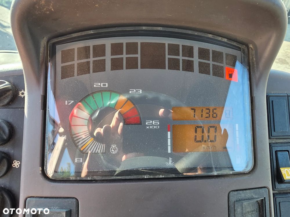 Renault Ares 566 RZ - 10