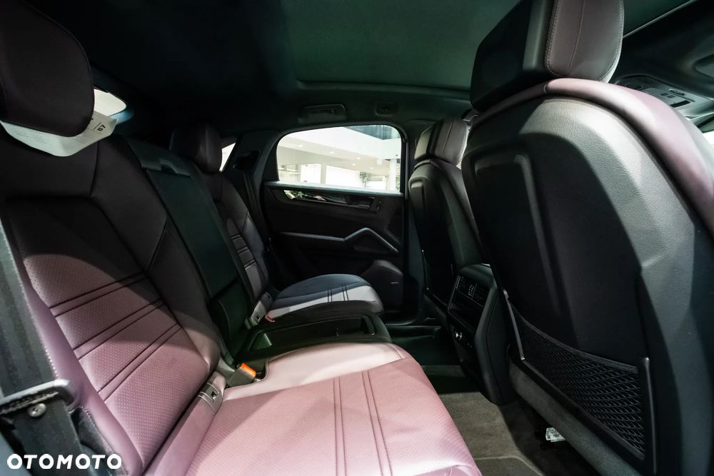 Porsche Cayenne S E-Hybrid PHEV Black Edition - 38