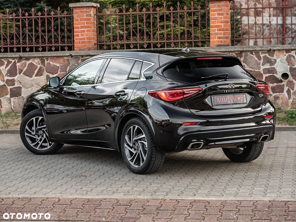Infiniti Q30 - 4