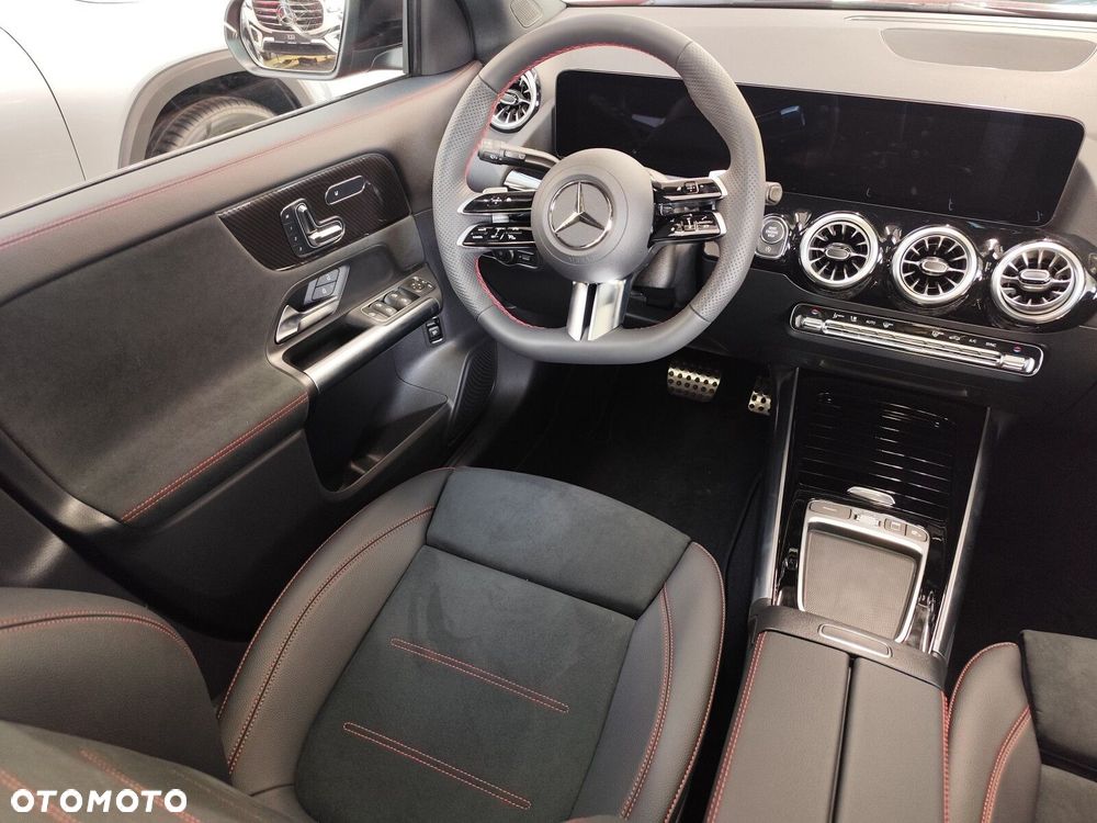 Mercedes-Benz GLA - 14