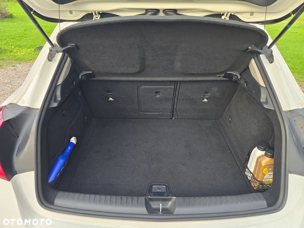 Mercedes-Benz GLA 180 7G-DCT - 9